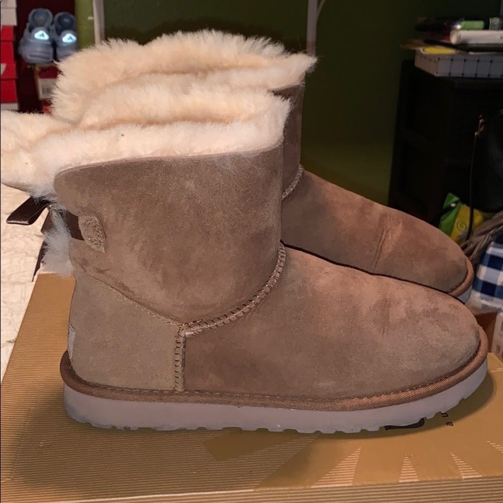 Chestnut Mini Bailey Bow UGG’s !!🤗